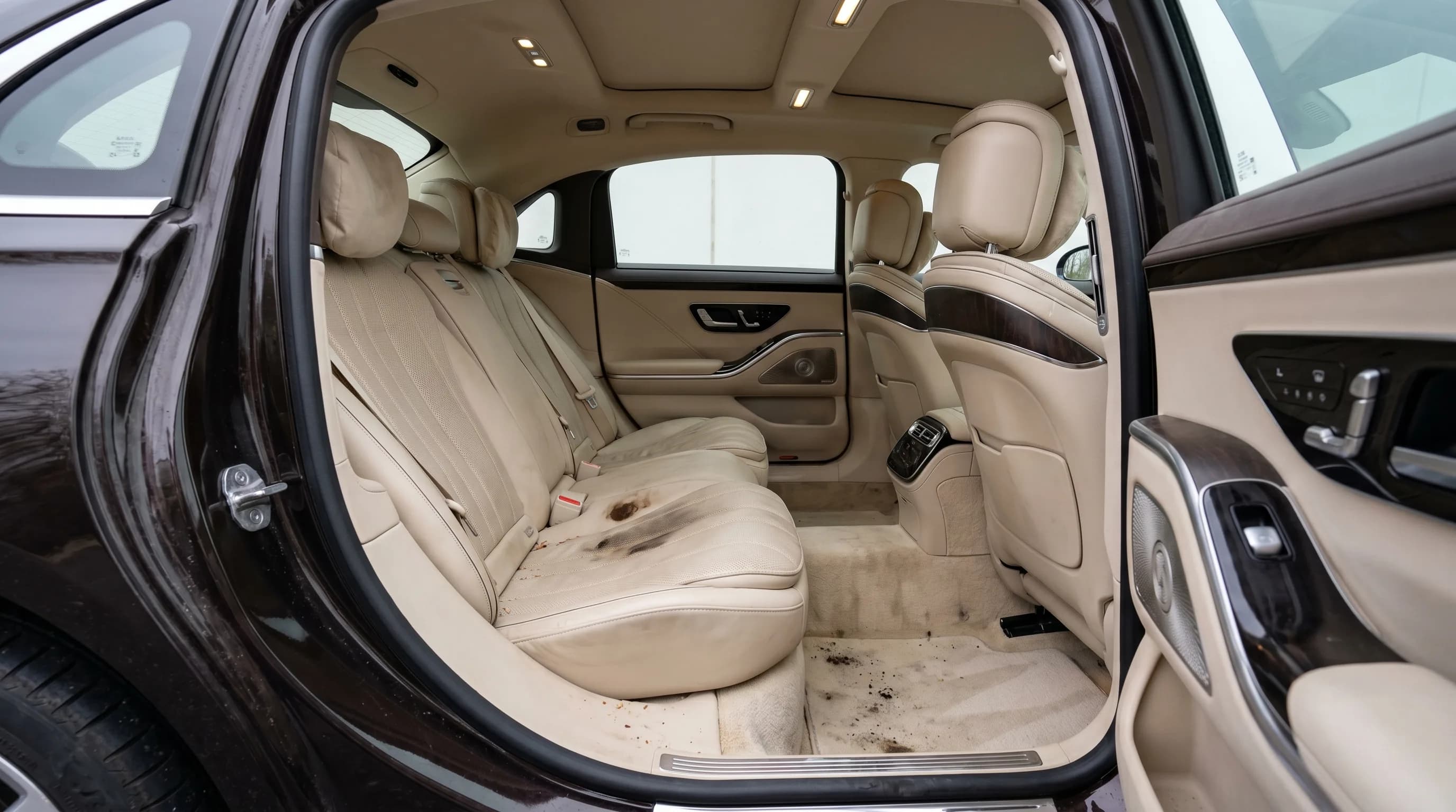 Mercedes-Maybach S-class — пятна на коже и грязь на коврах