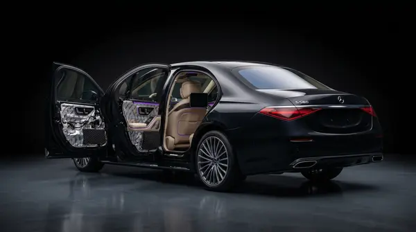Mercedes S-класс W223 в студии после установки шумоизоляции дверей и потолка